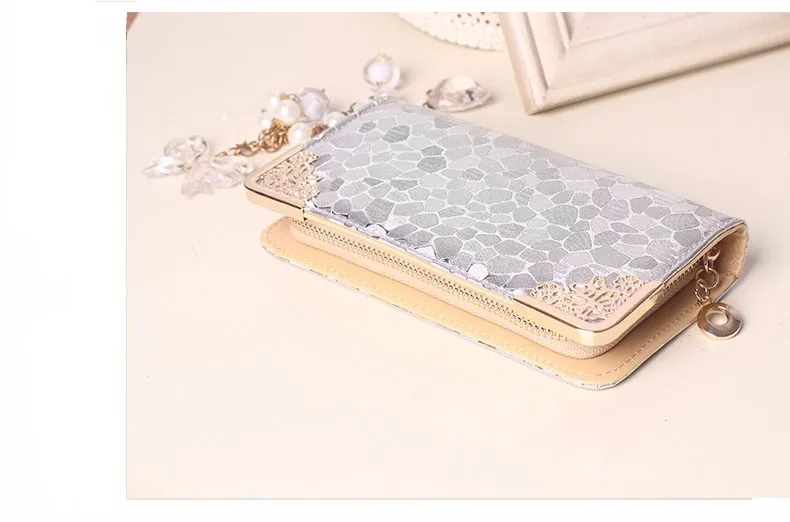 2704085939_1402800313